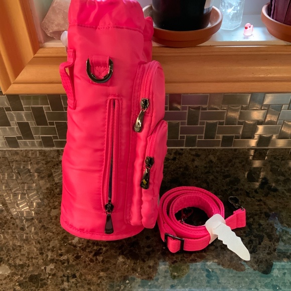 LUG PINK HUGGIE “W” - NWOT - Picture 2 of 5
